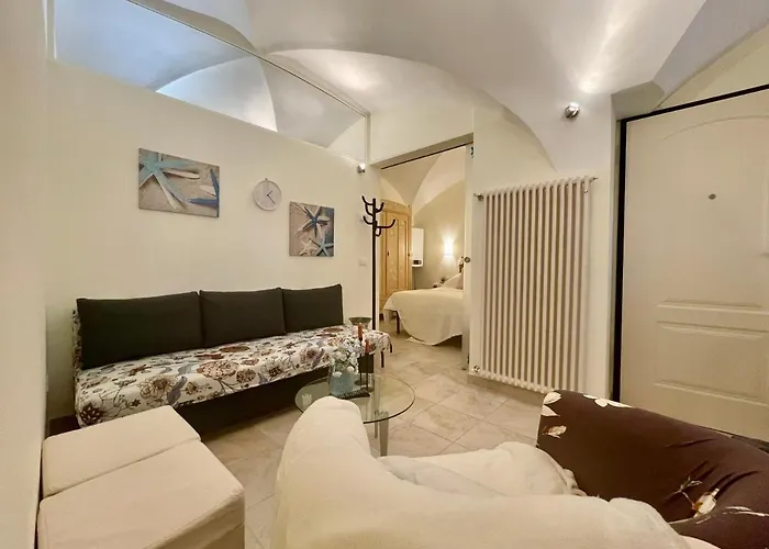 100m Dal Mare Nel Cuore Del Paese -centrostorico Pietra Ligure